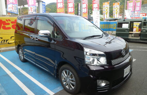 外観ピカピカのVOXYボクシー煌き入荷しました♪